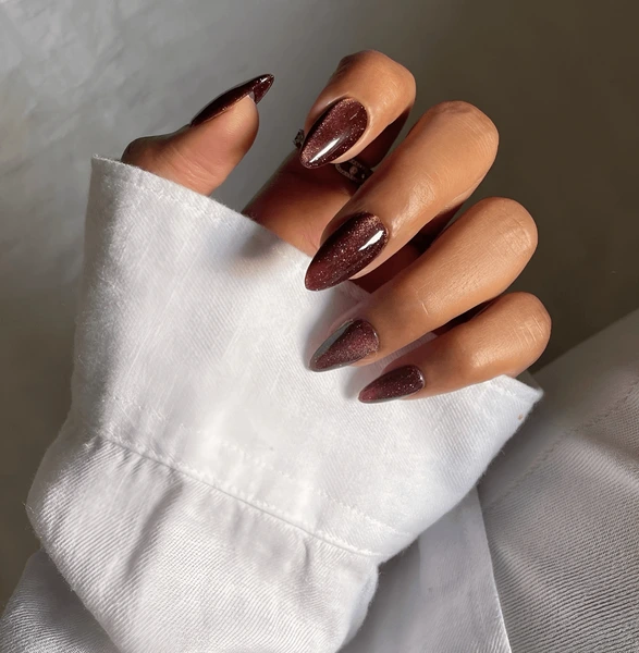 classic brown nails old money aesthetic, elegant short almond manicure on marble background