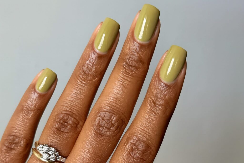 Pistachio green nails paying tribute to Swedish princesses and grön tårta cake.