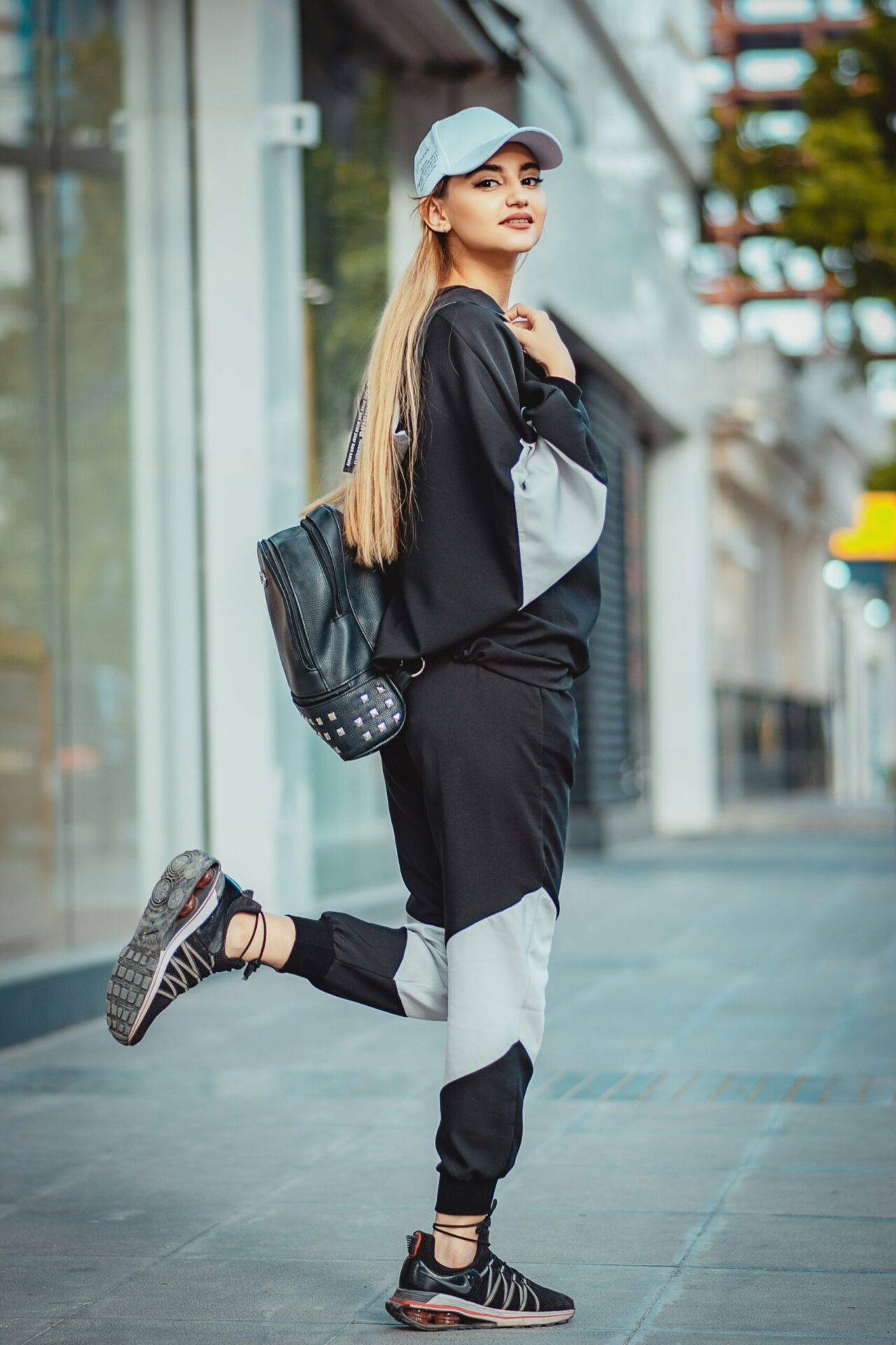woman in pleated cargo pants and white button-down, fall office chic outfit