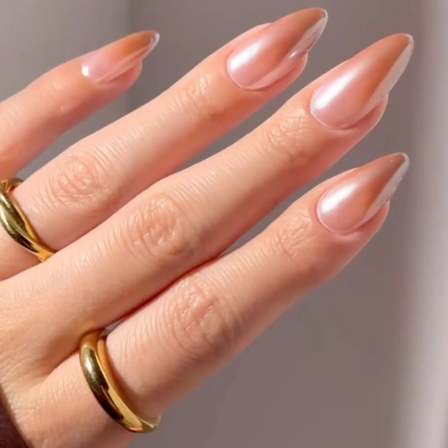 17 Trendy Chrome Manicure Ideas for Fall That Shine With Showstopping Shimmer