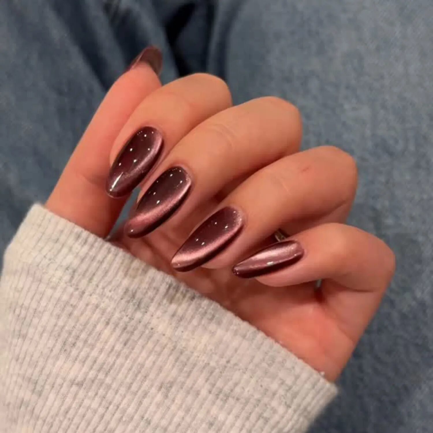 Mauve plum velvet manicure with soft depth and cozy moody chic finish.