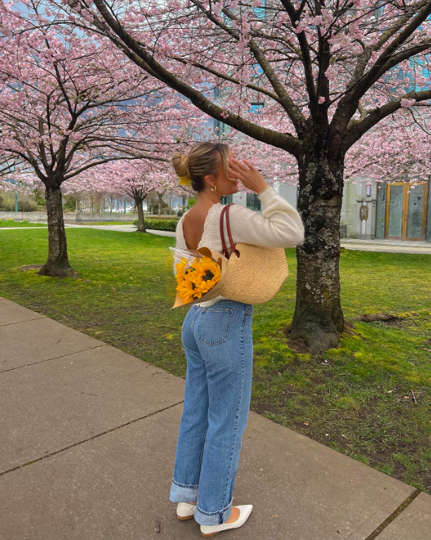 Denim, a relaxed top, and sneakers for everyday wear.