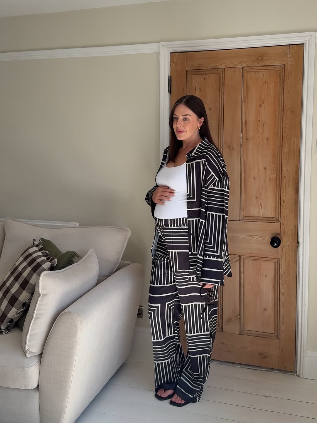 A tailored set that offers a chic and structured look for pregnancy.