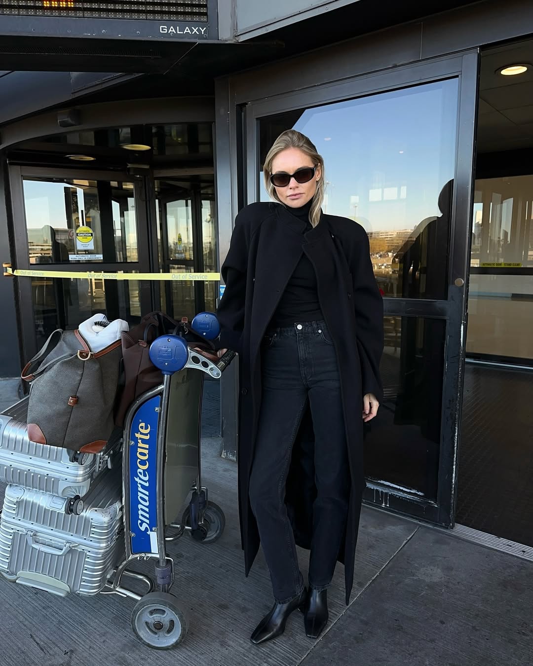 Airport outfit featuring smart layers and soft neutral colors.
