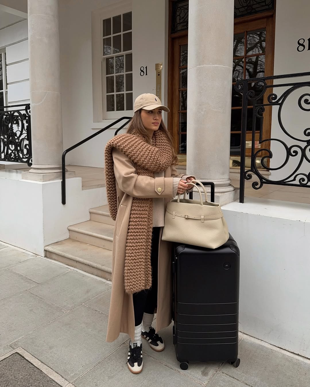 Soft neutral airport outfit with relaxed tailoring.