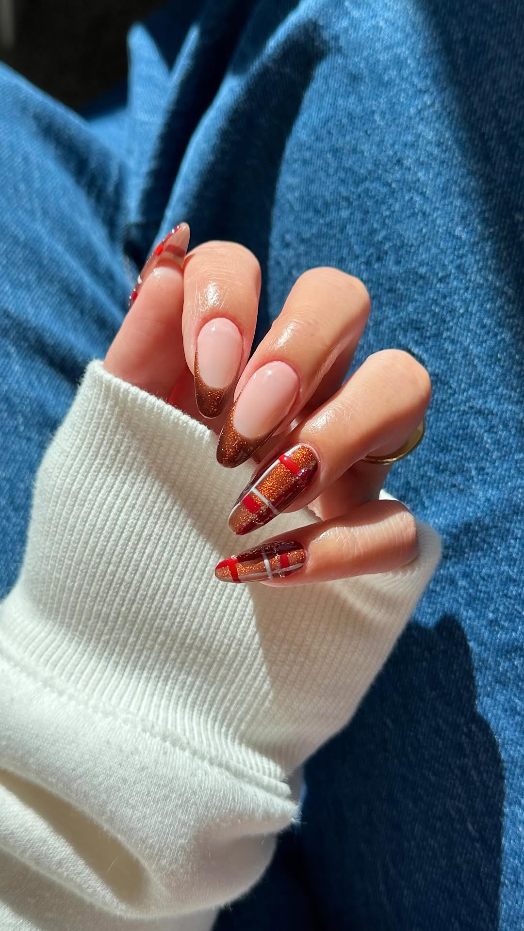 These 21+ December Nails Are Subtle, Chic, and Effortlessly Festive