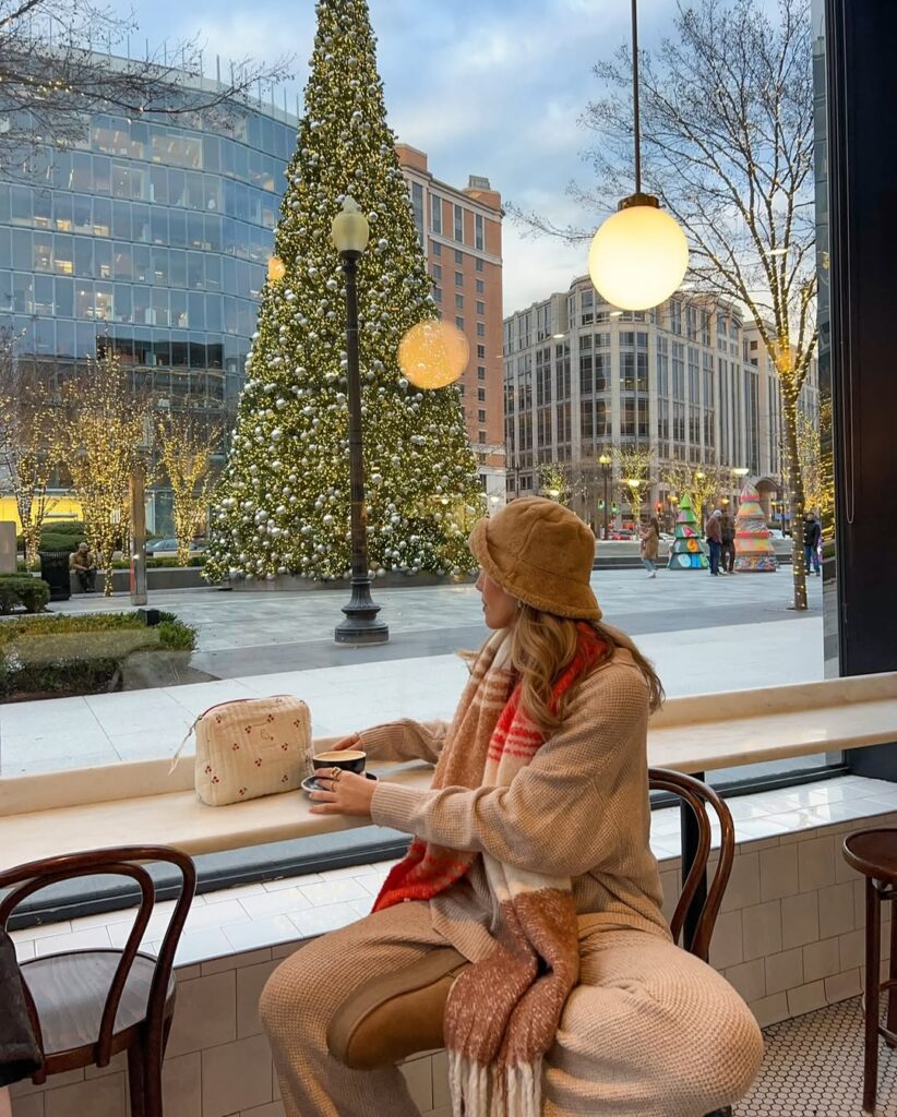 peytonjohnsonnn - casual chic everyday christmas outfit ideas