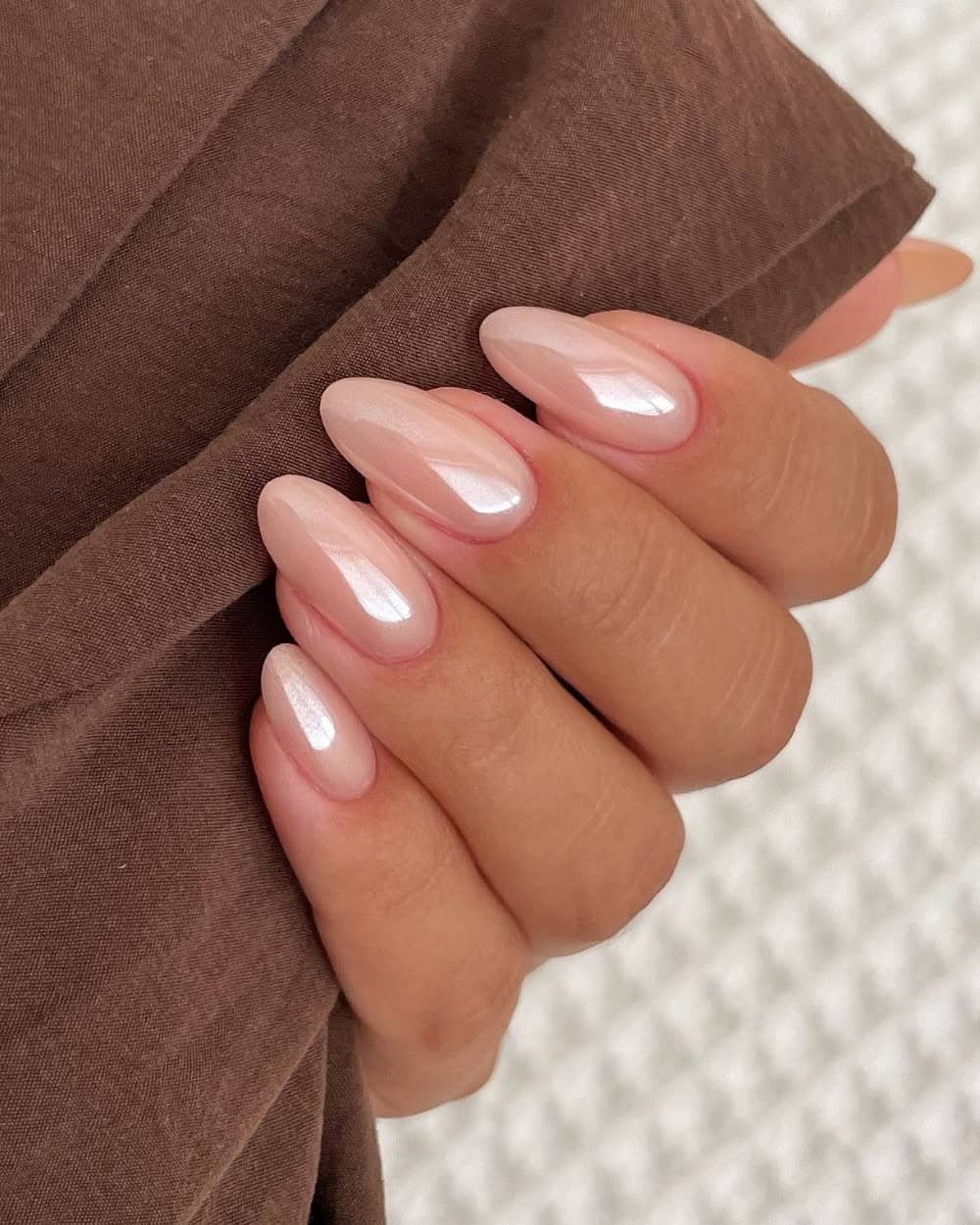 Cashmere nude nails with a chrome effect