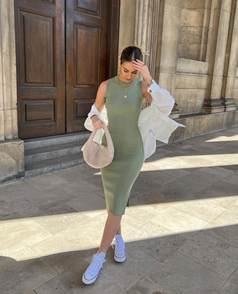 A structured blazer paired with a cropped top and tailored pants, creating a clean, confident, and city-ready spring look.