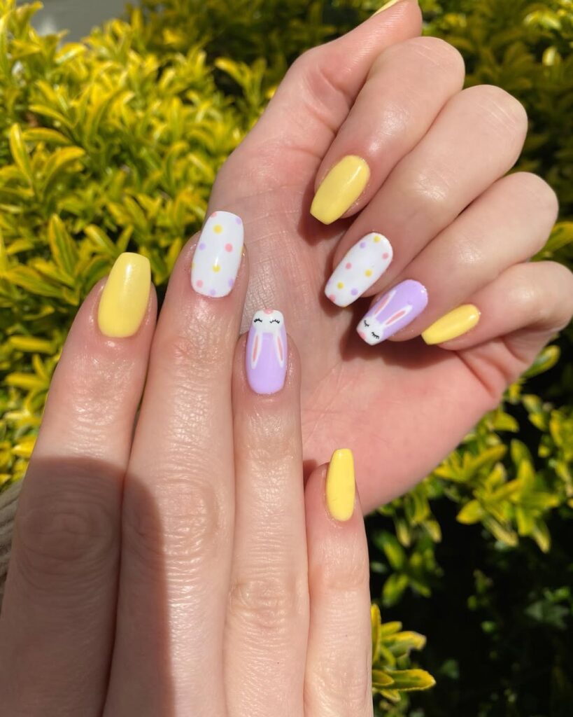 Light and fresh nails with gentle colors and sweet accents.