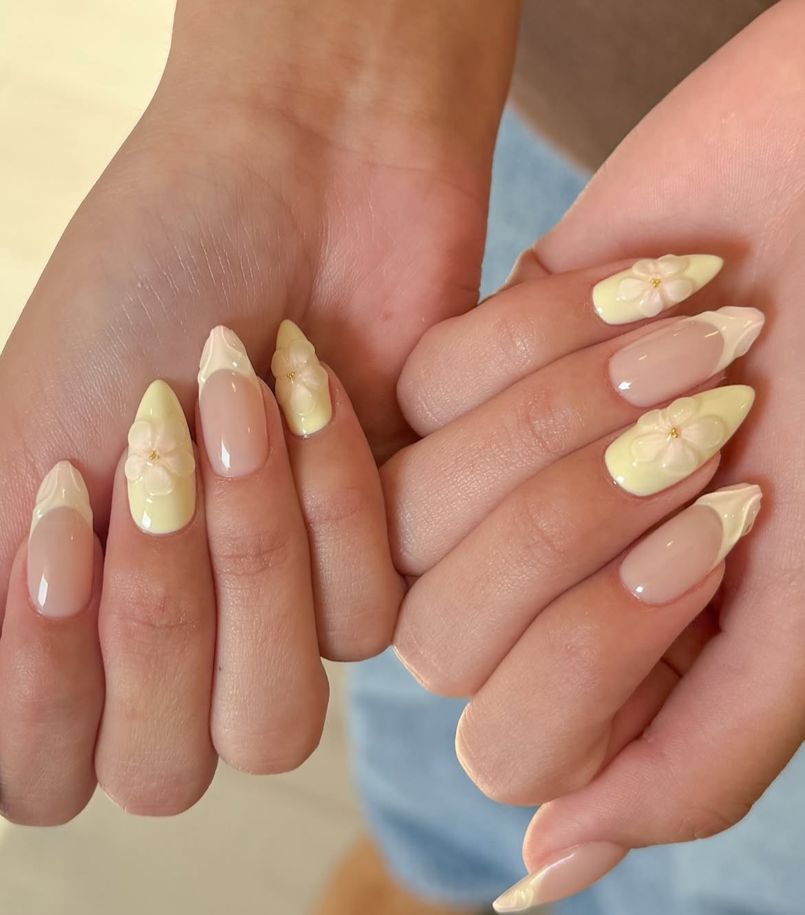 Creamy Buttercream Daisy Stilettos Nails