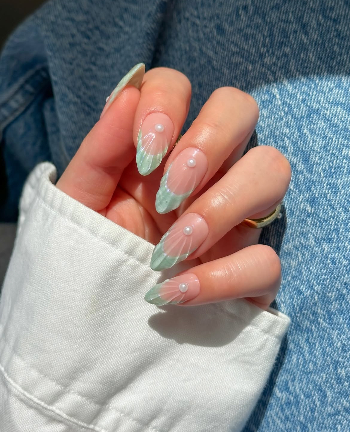 Seafoam Shell Texture Glaze Nails
