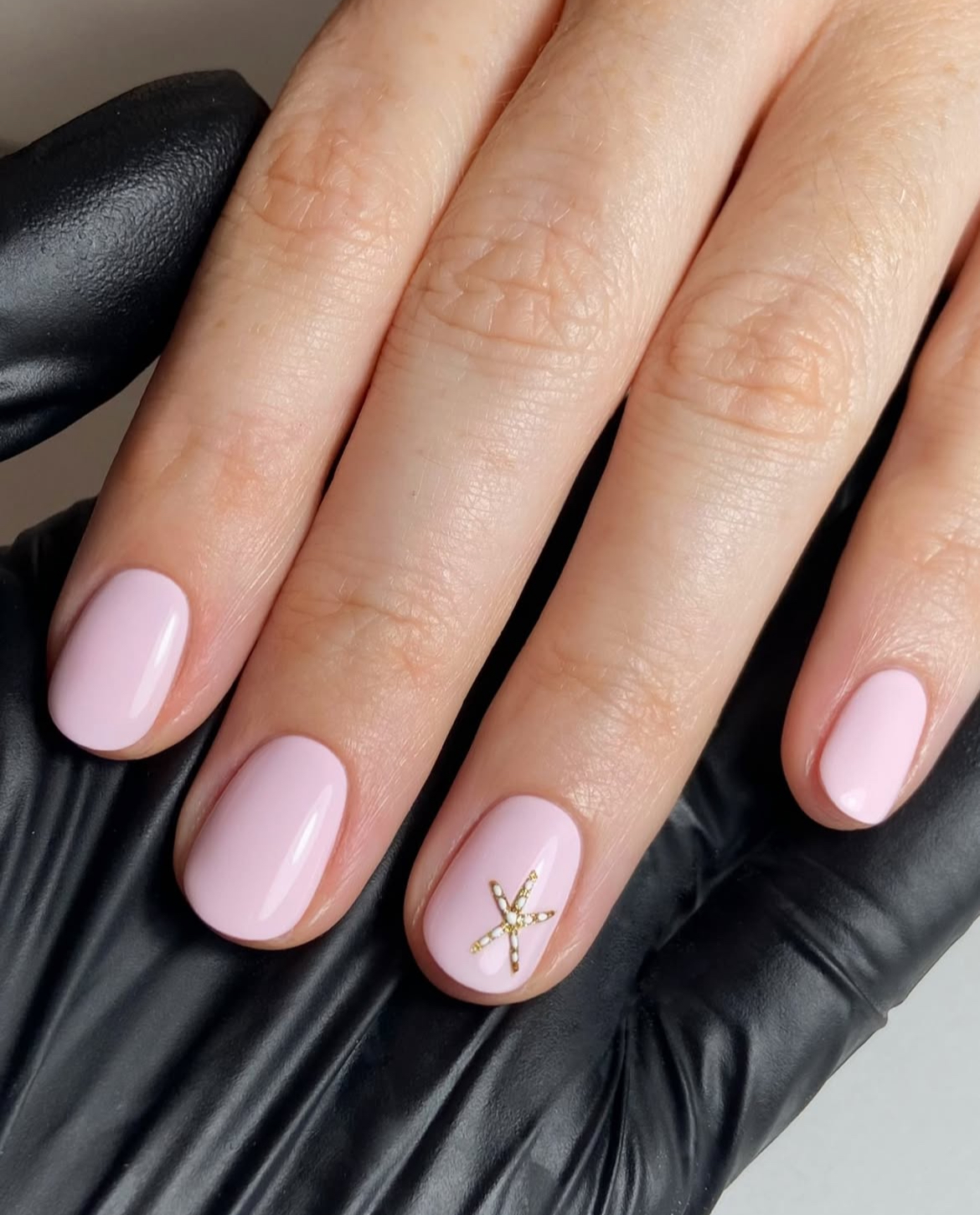 Seaside Starfish and Pearl Accents Nails