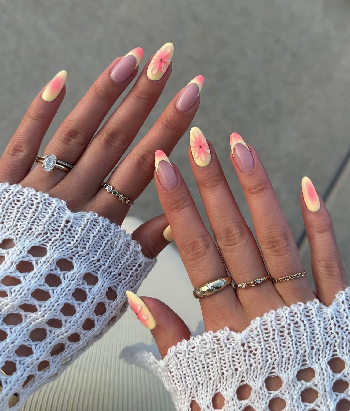 Sun-Kissed Daisy Ombré Nails
